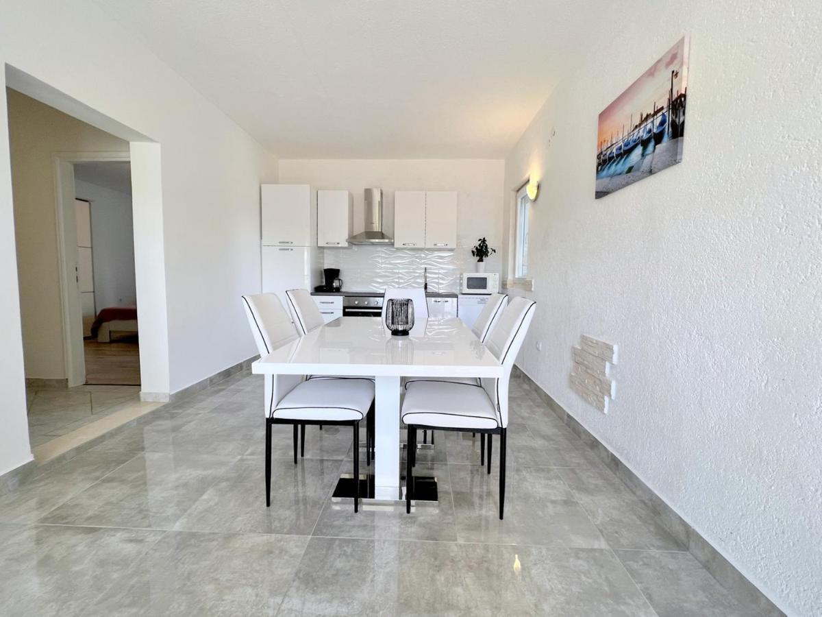 Palit Hills Superior Apartments Exterior photo